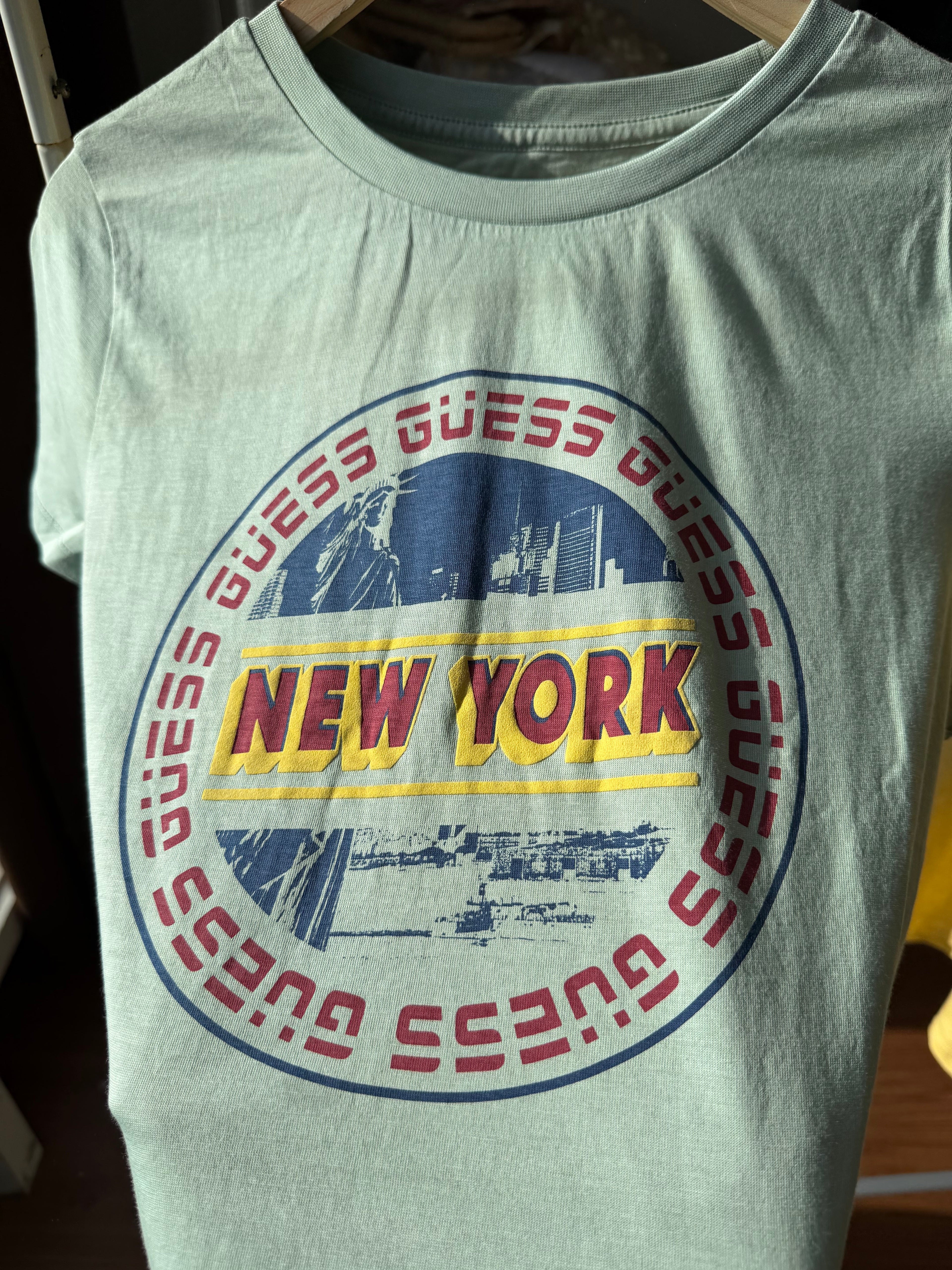 Guess tshirt