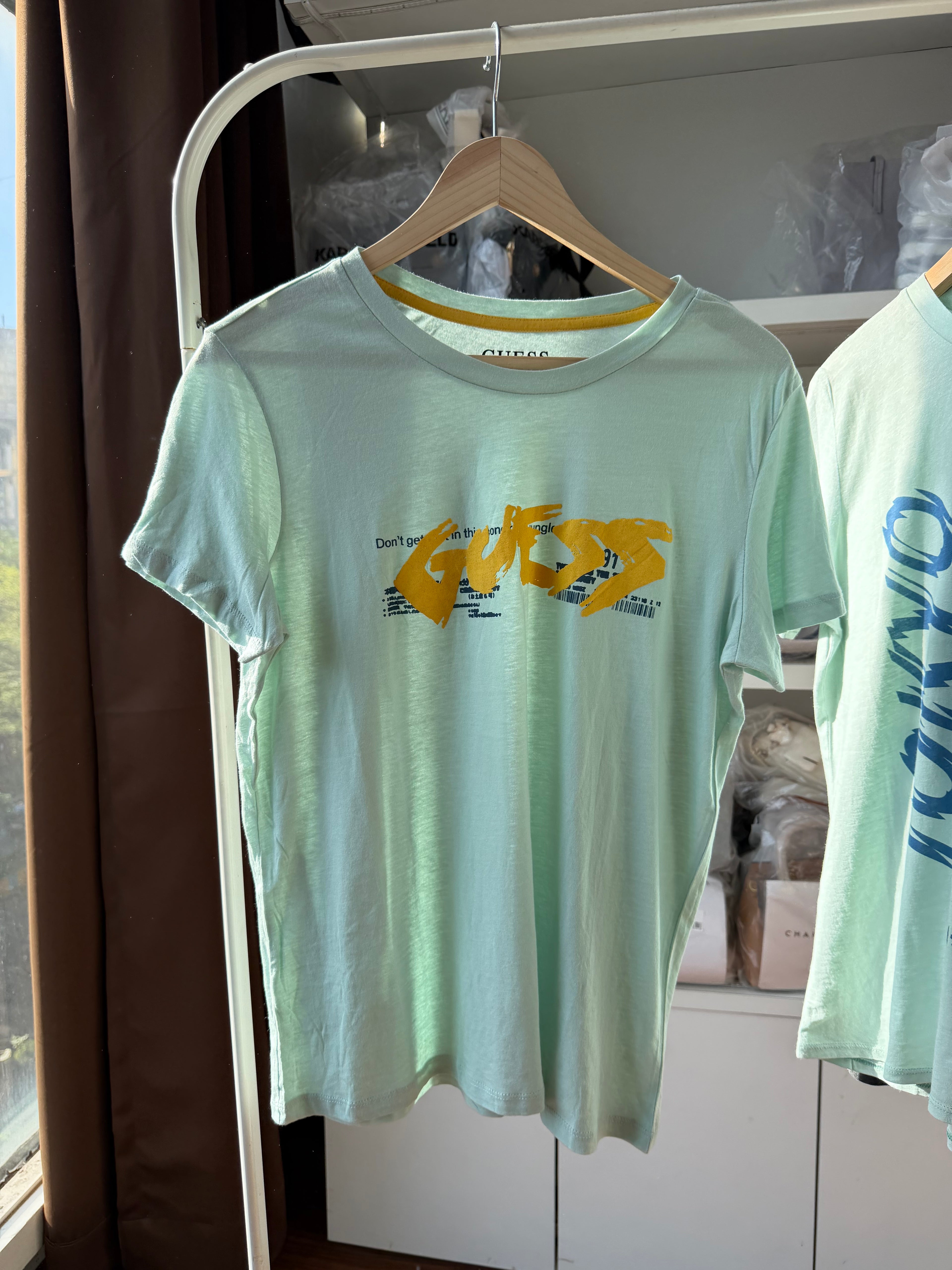 Guess tshirt