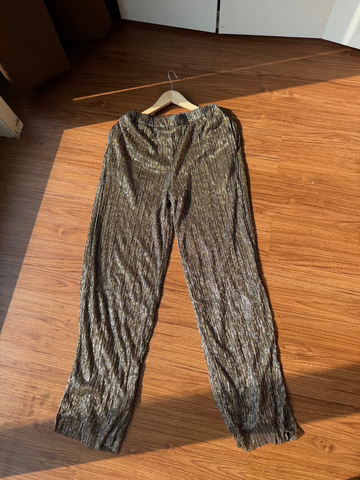 KIABI METALLIC PANT WITH LINING