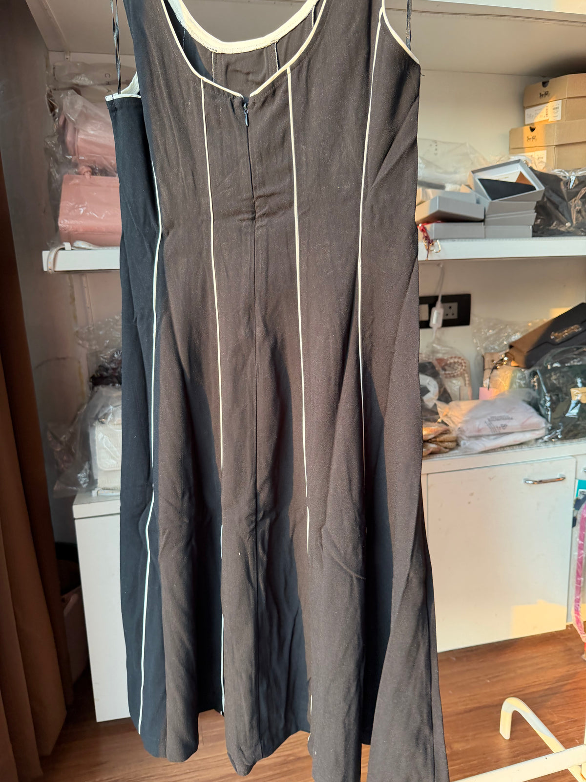 BLACK MIDI DRESS