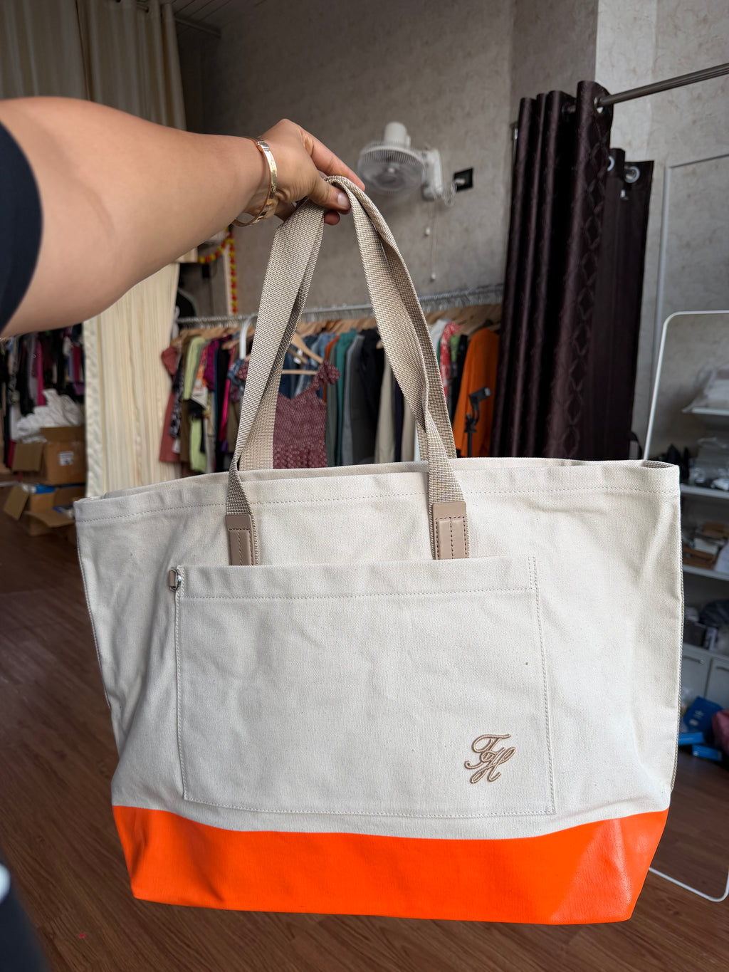 TOMMY HILFIGER FULL SIZE TOTE