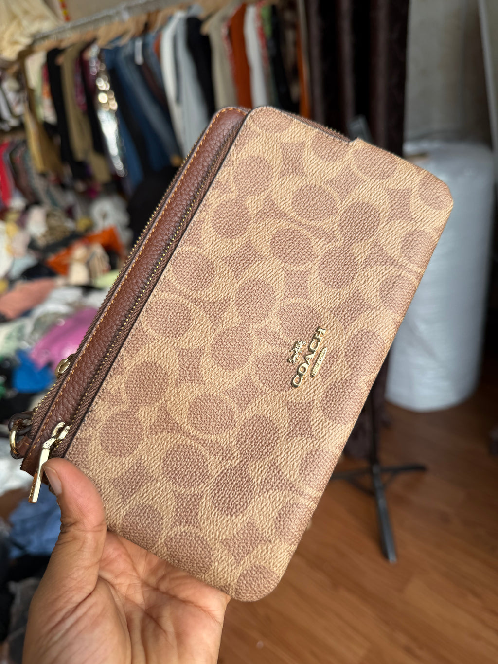 COACH BIG WRISTLET