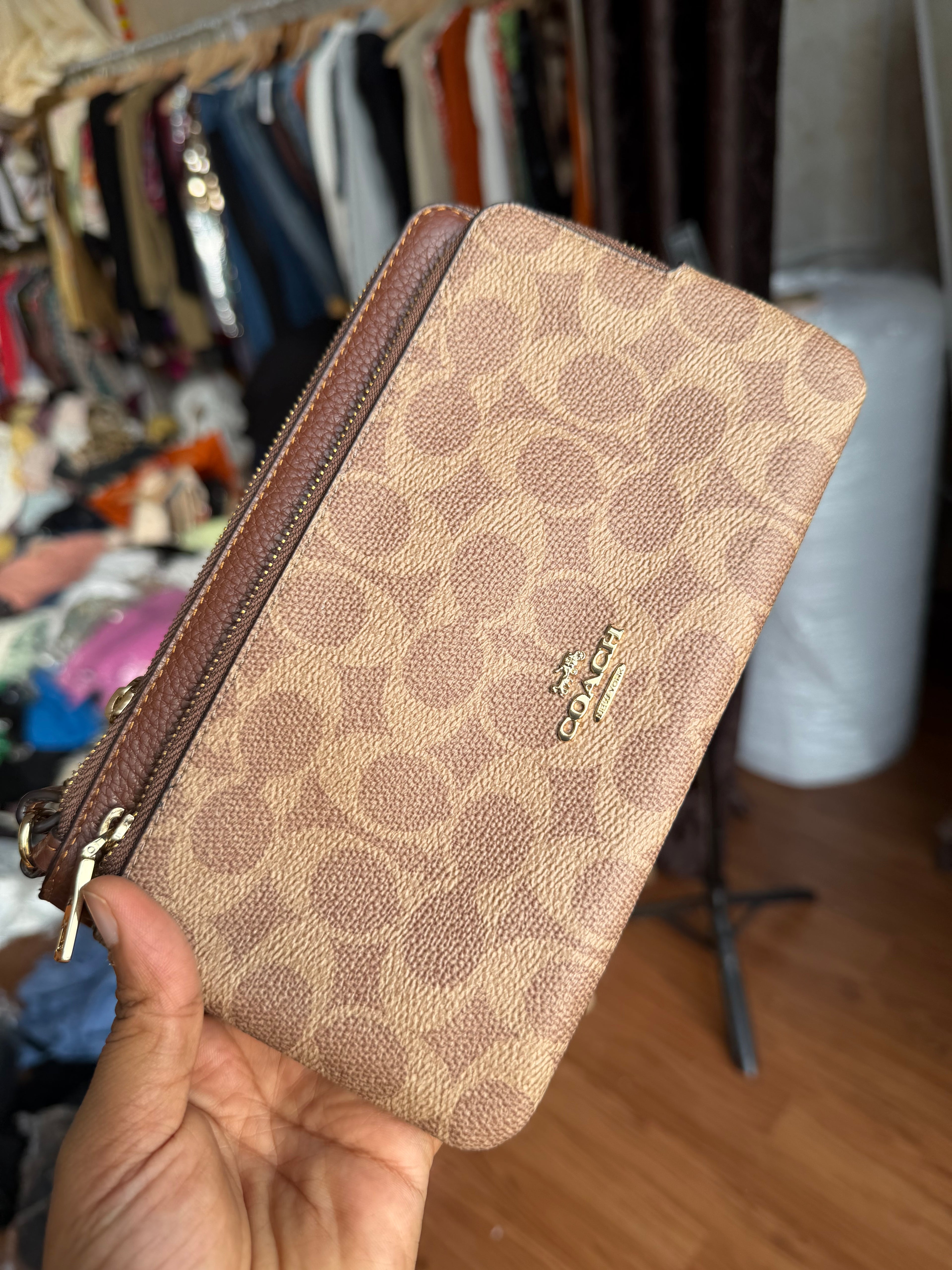 COACH BIG WRISTLET