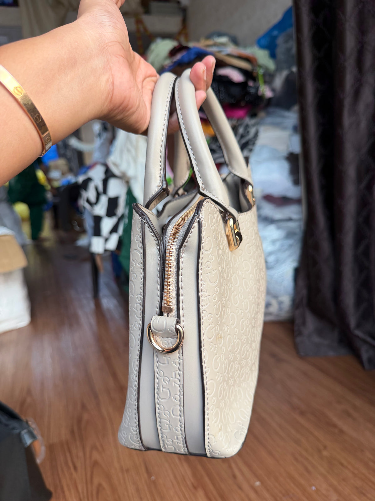 GUESS HANDBAG