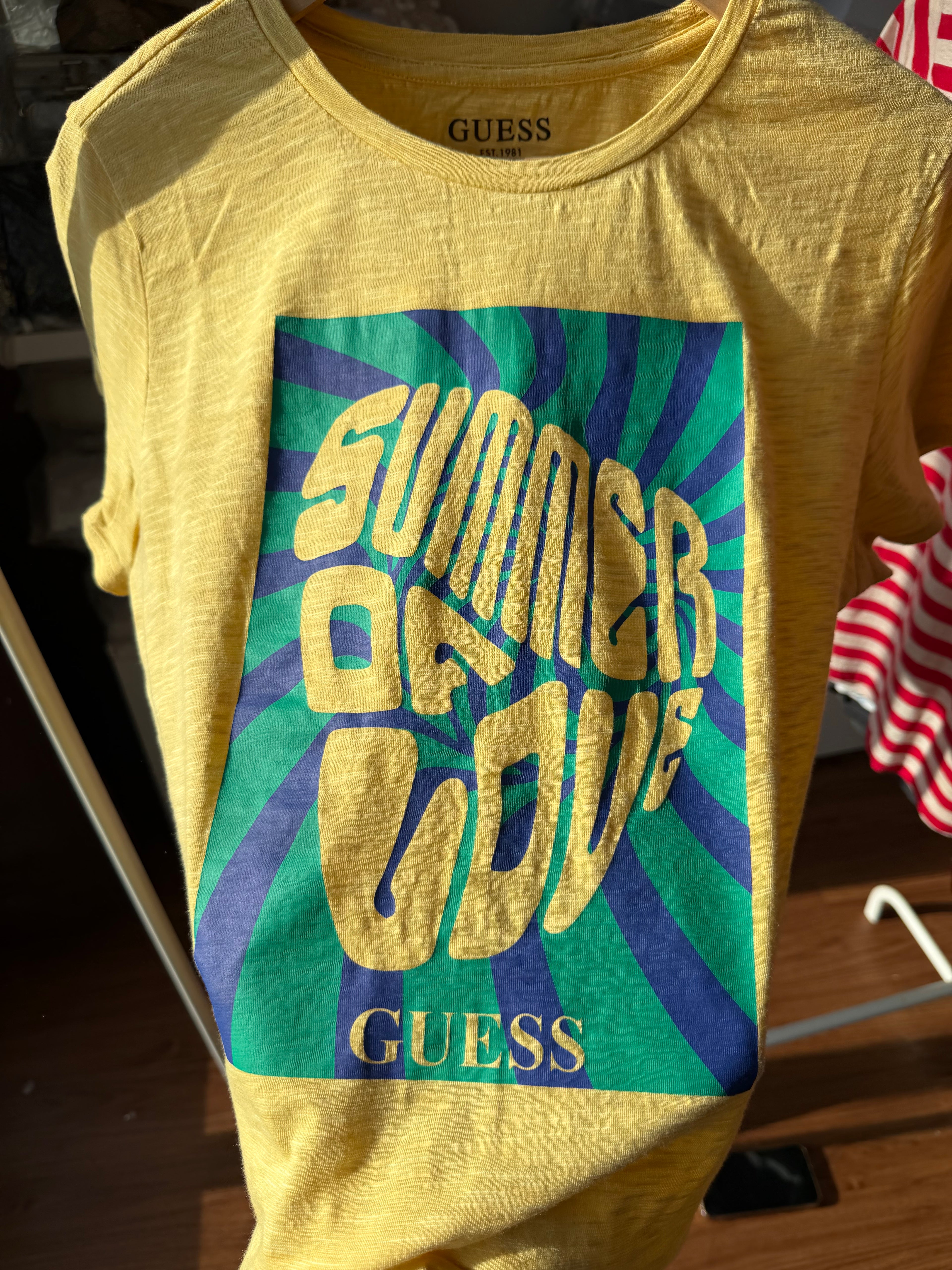 Guess tshirt