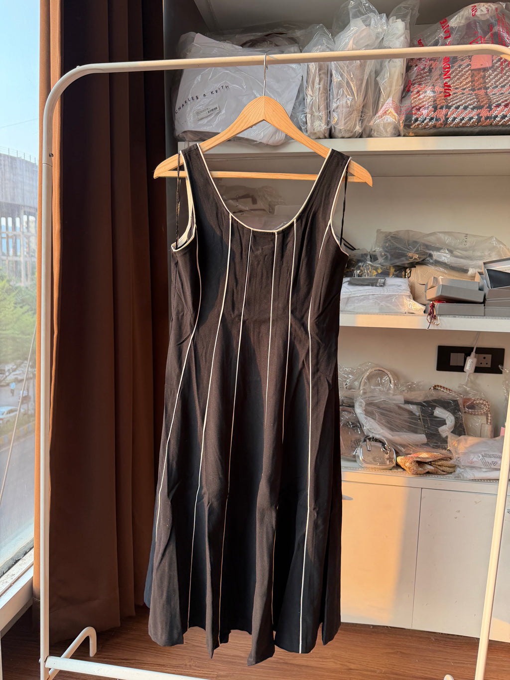 BLACK MIDI DRESS