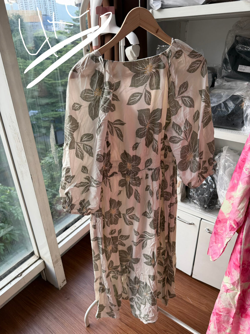 DRESSES