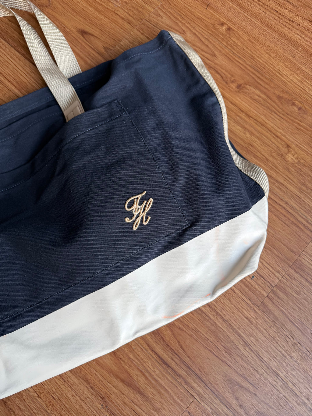 TOMMY HILFIGER FULL SIZE TOTE