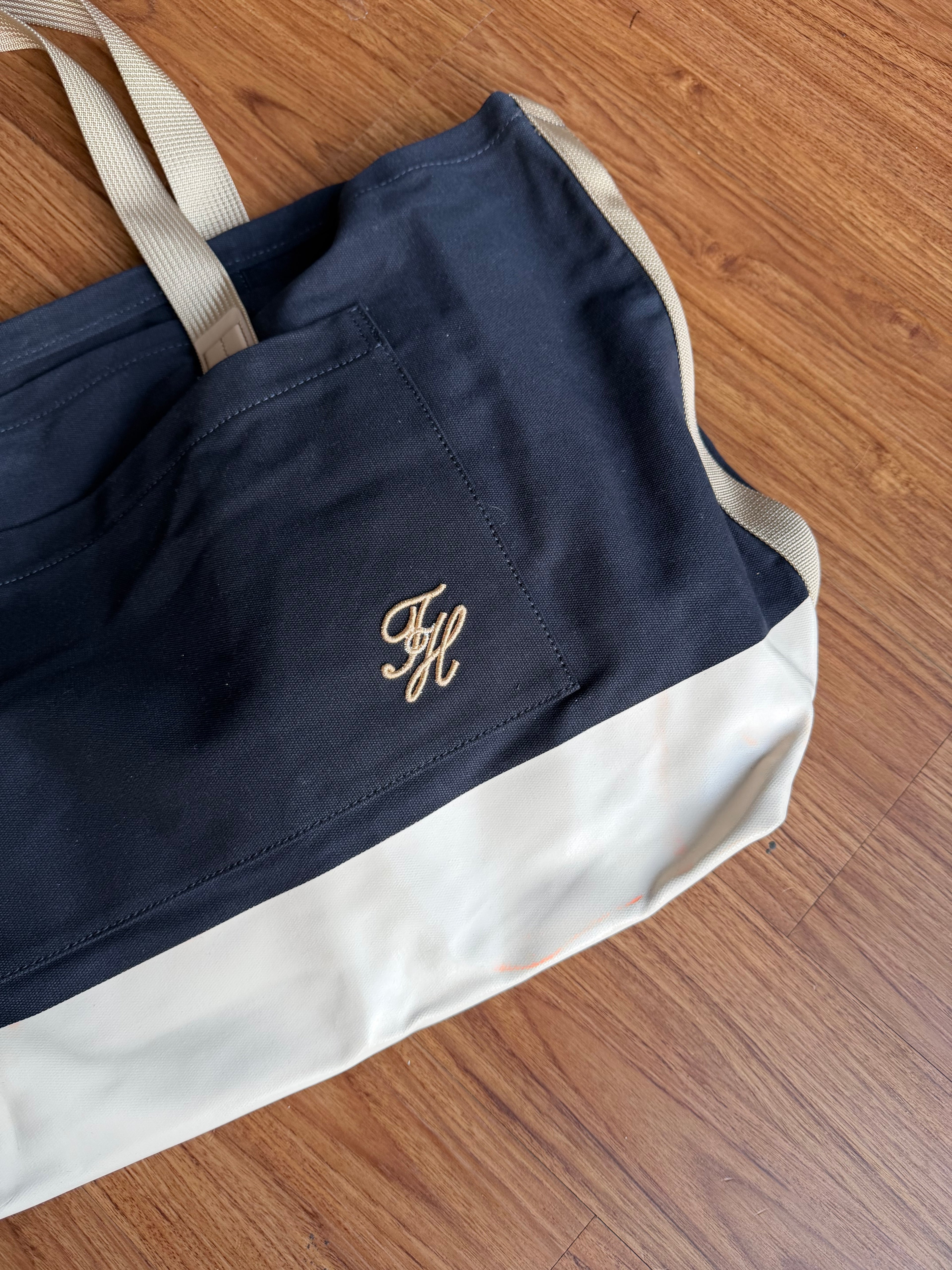 TOMMY HILFIGER FULL SIZE TOTE