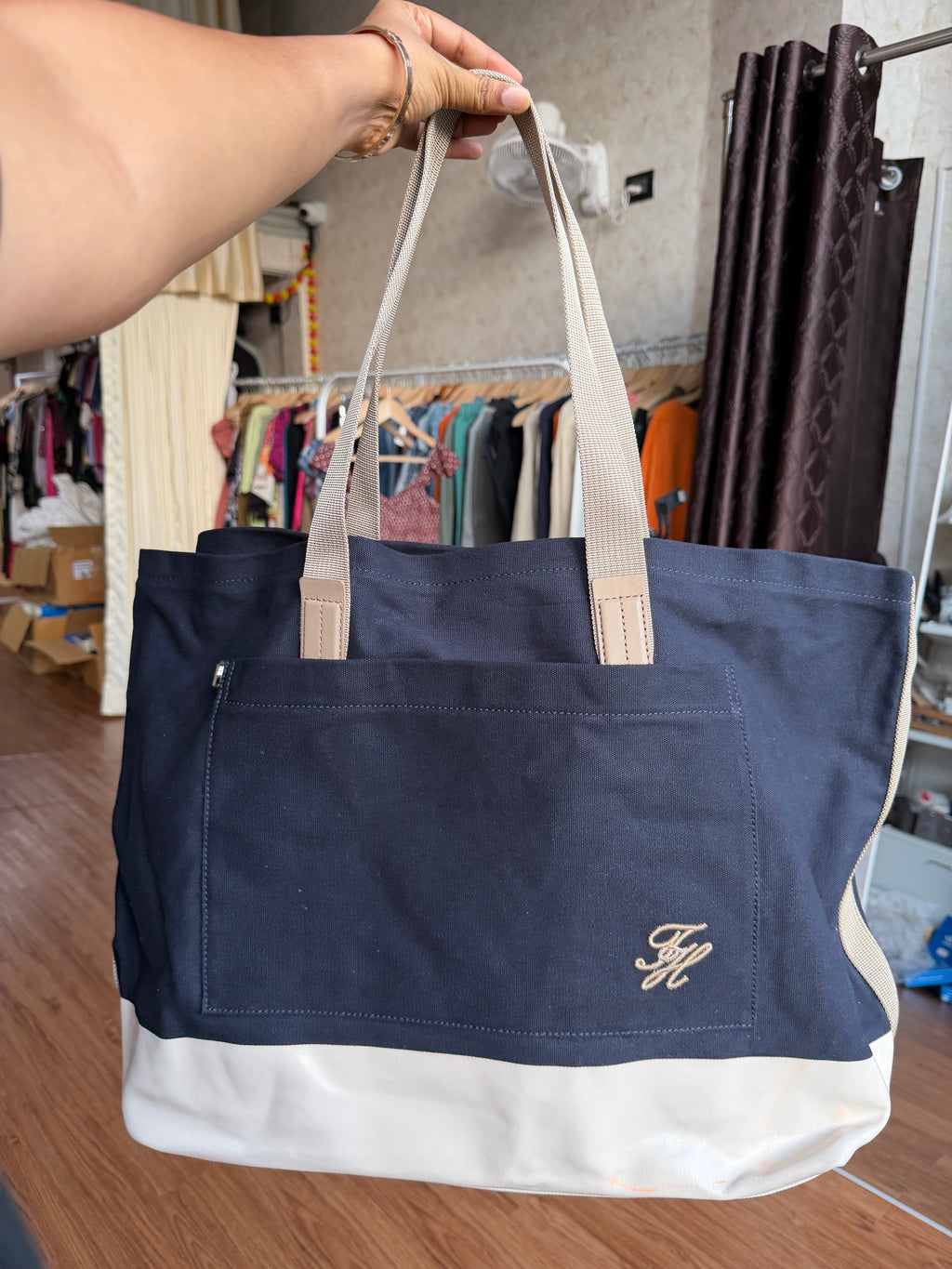 TOMMY HILFIGER FULL SIZE TOTE