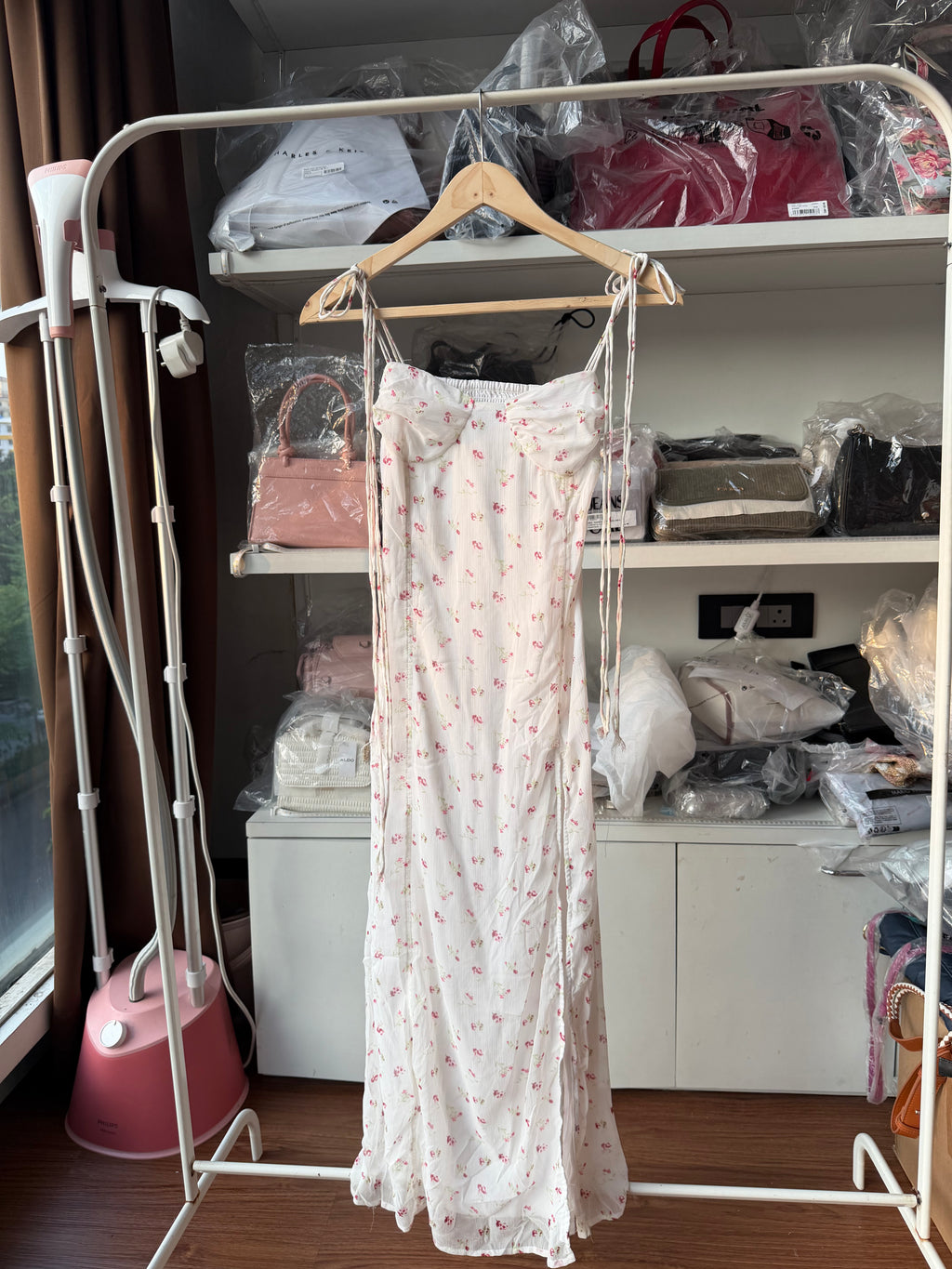 DRESSES