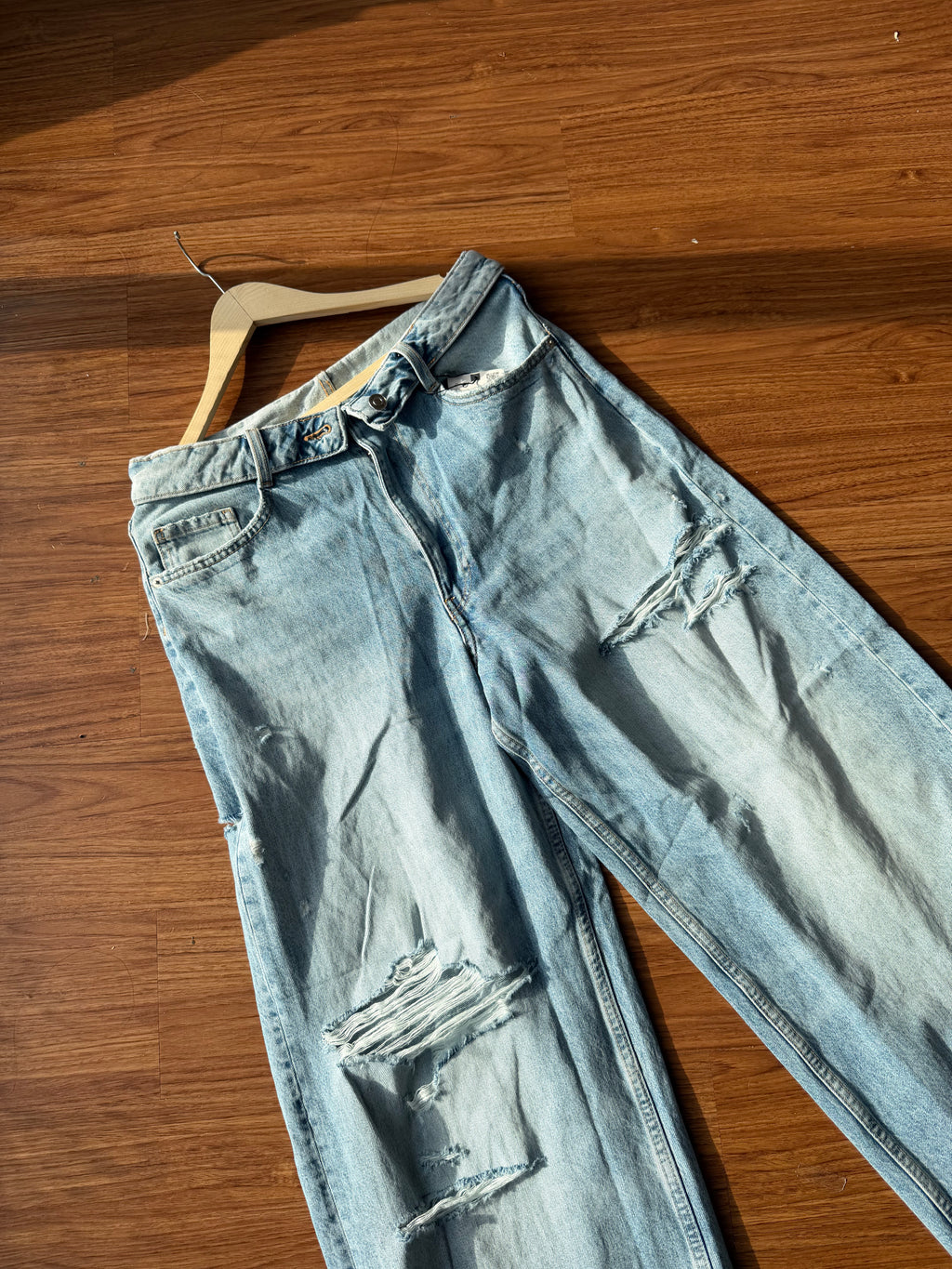ZARA RIPPED DENIM