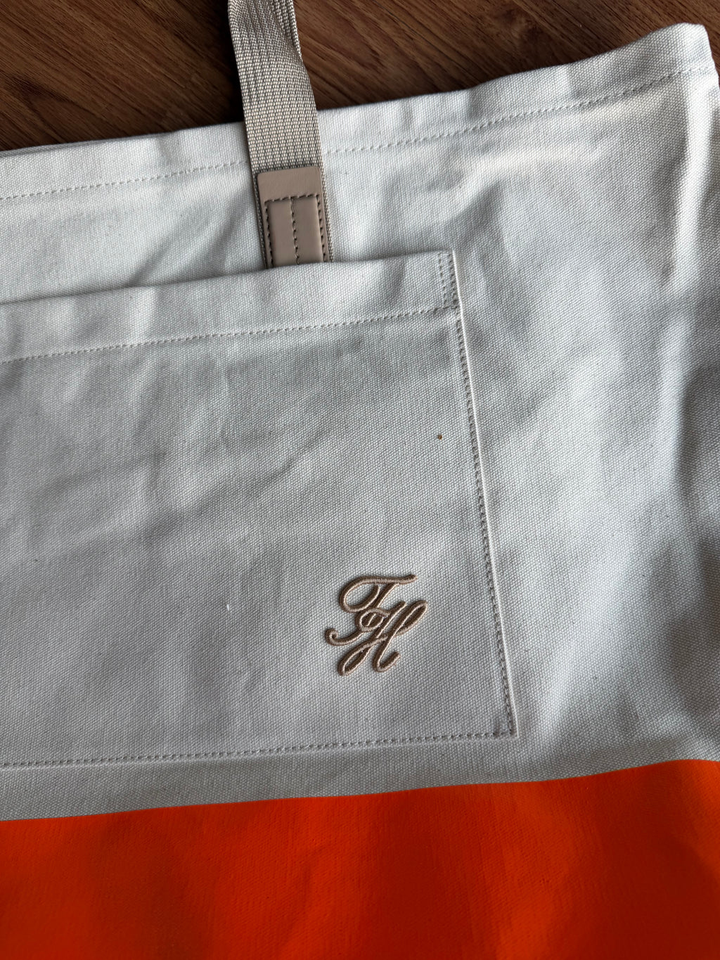 TOMMY HILFIGER FULL SIZE TOTE