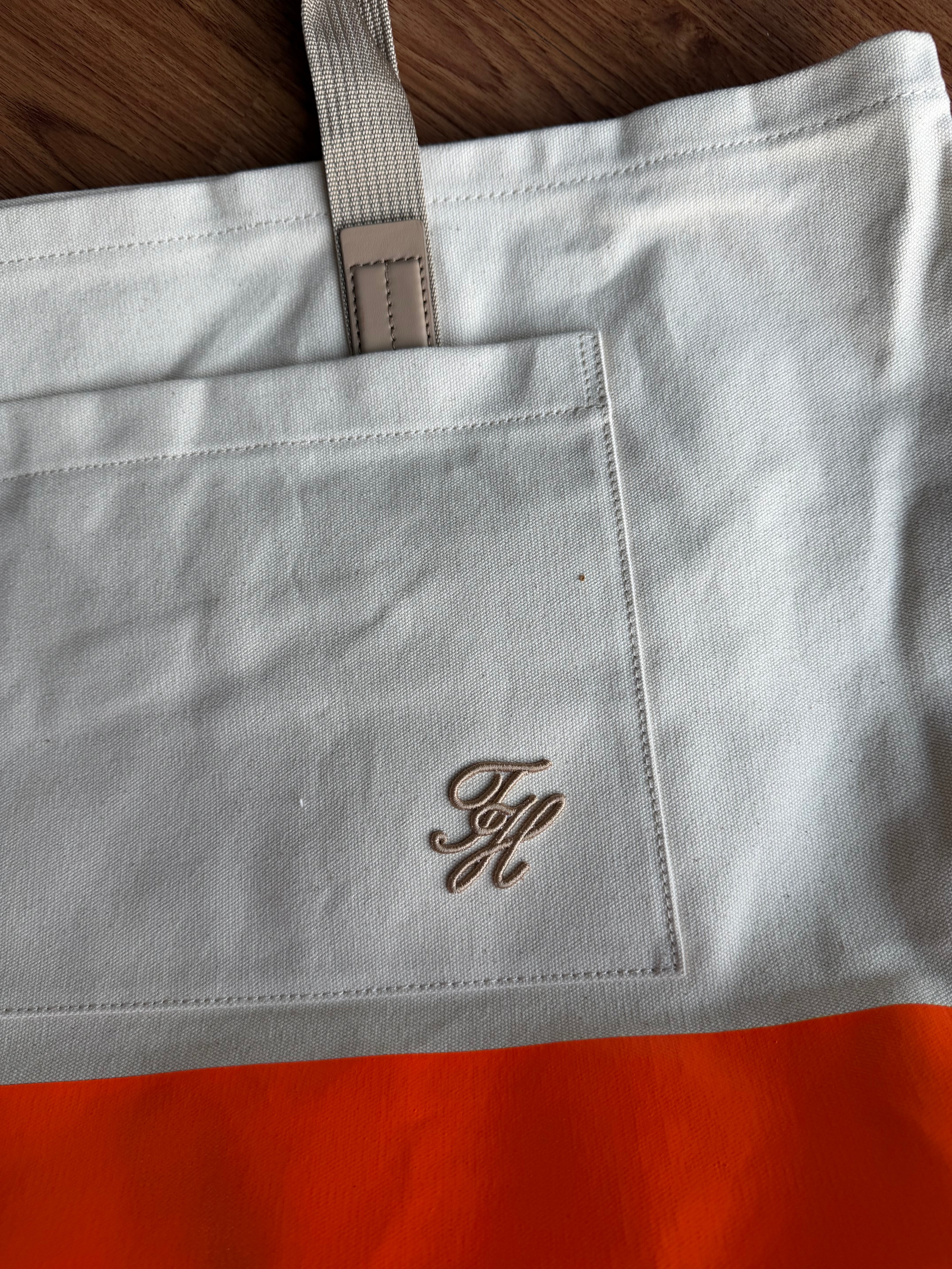 TOMMY HILFIGER FULL SIZE TOTE