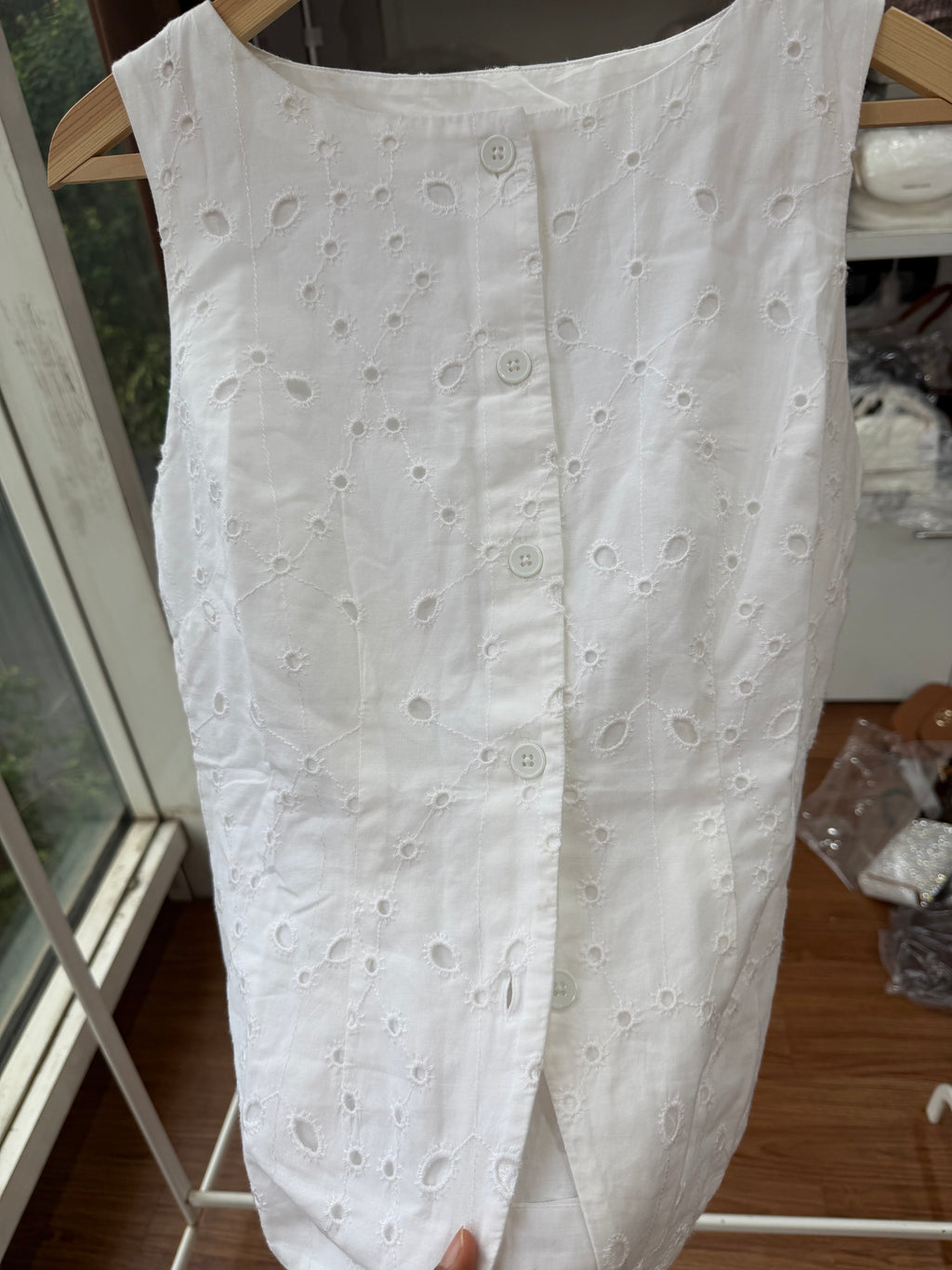 EMBROIDERED TOP TU