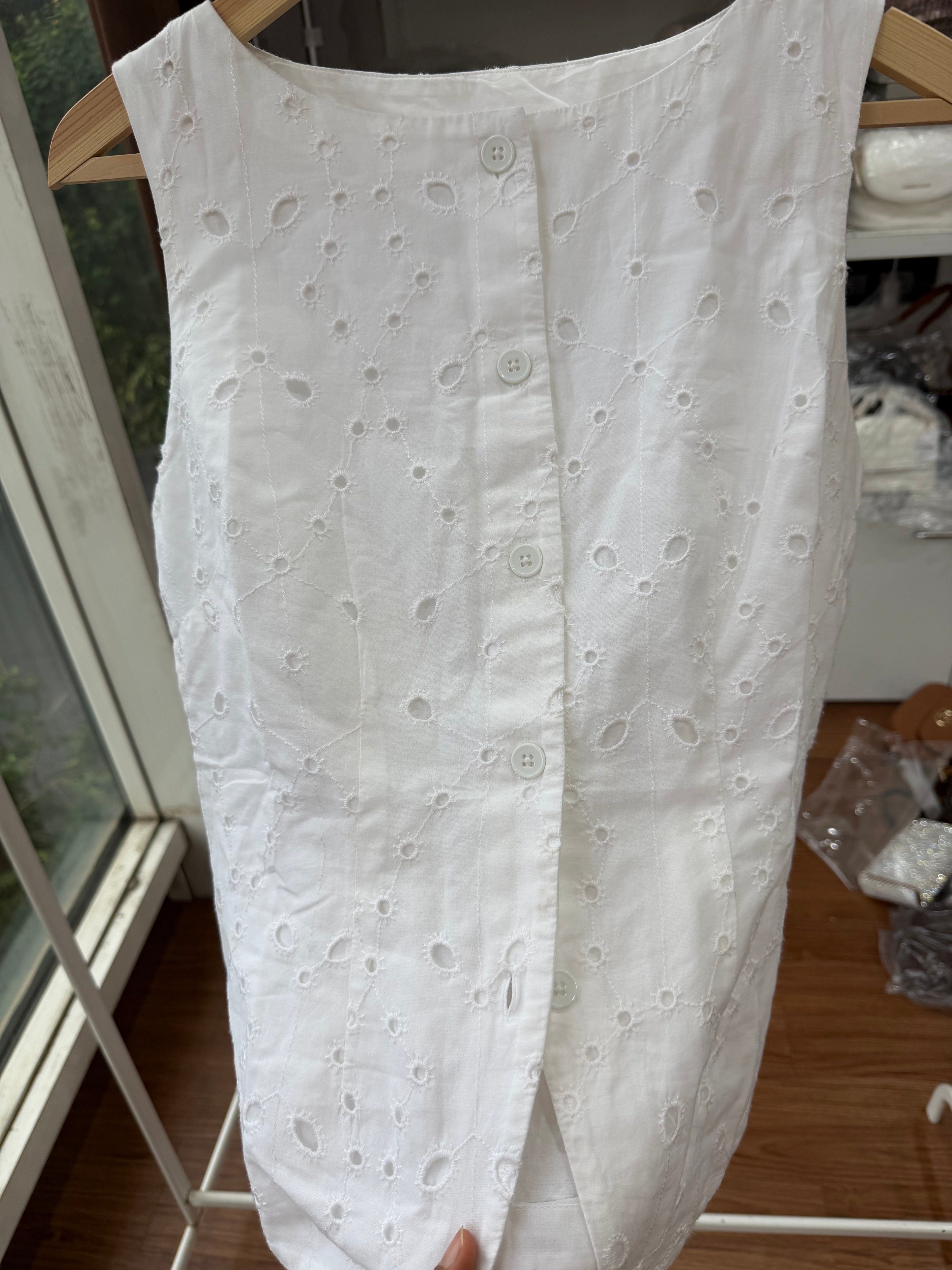 EMBROIDERED TOP TU