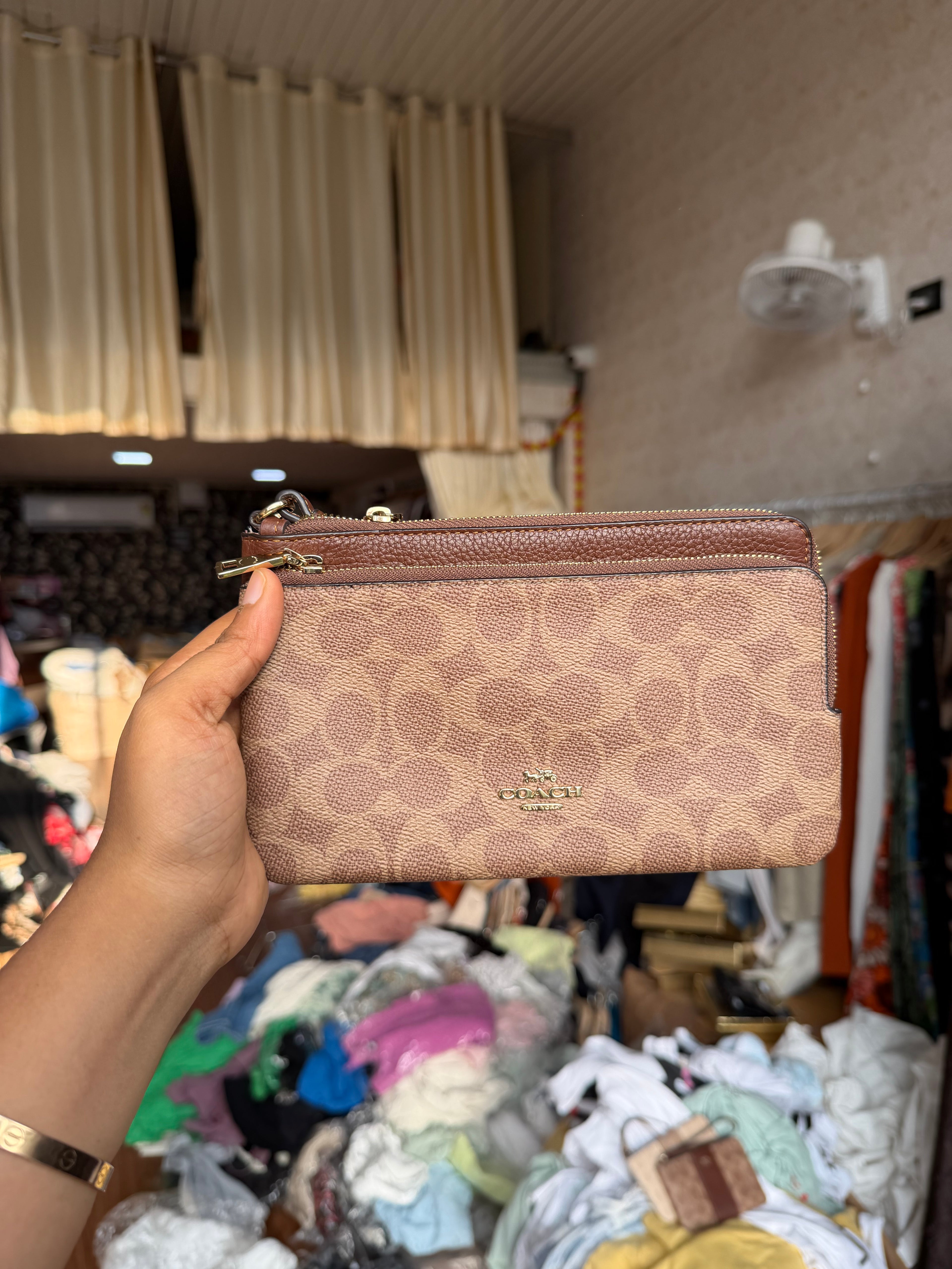 COACH BIG WRISTLET