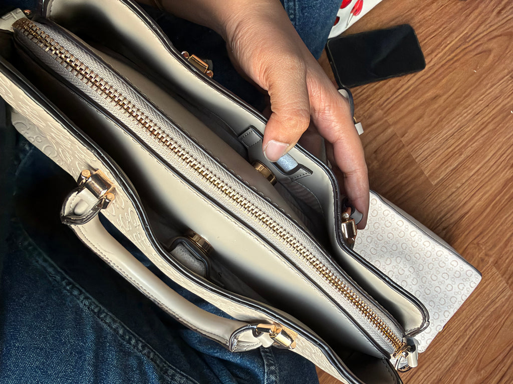 GUESS HANDBAG