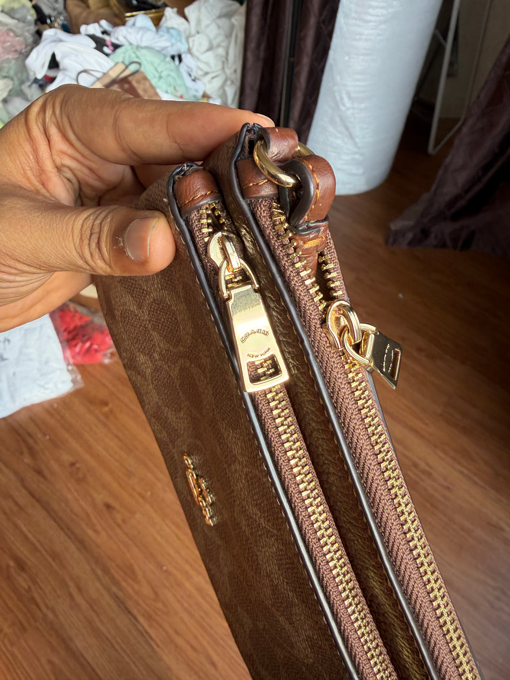 COACH BIG WRISTLET