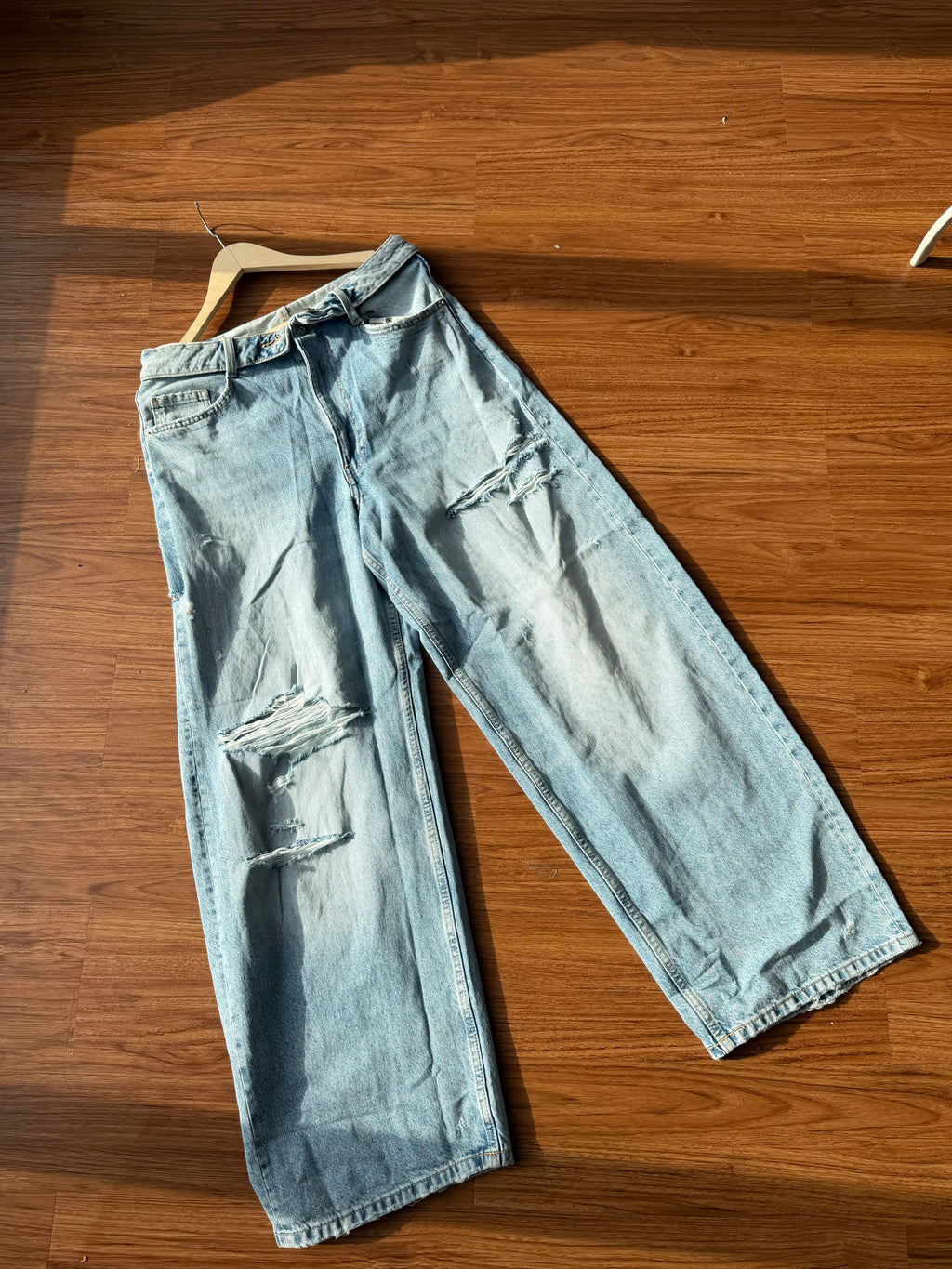 ZARA RIPPED DENIM