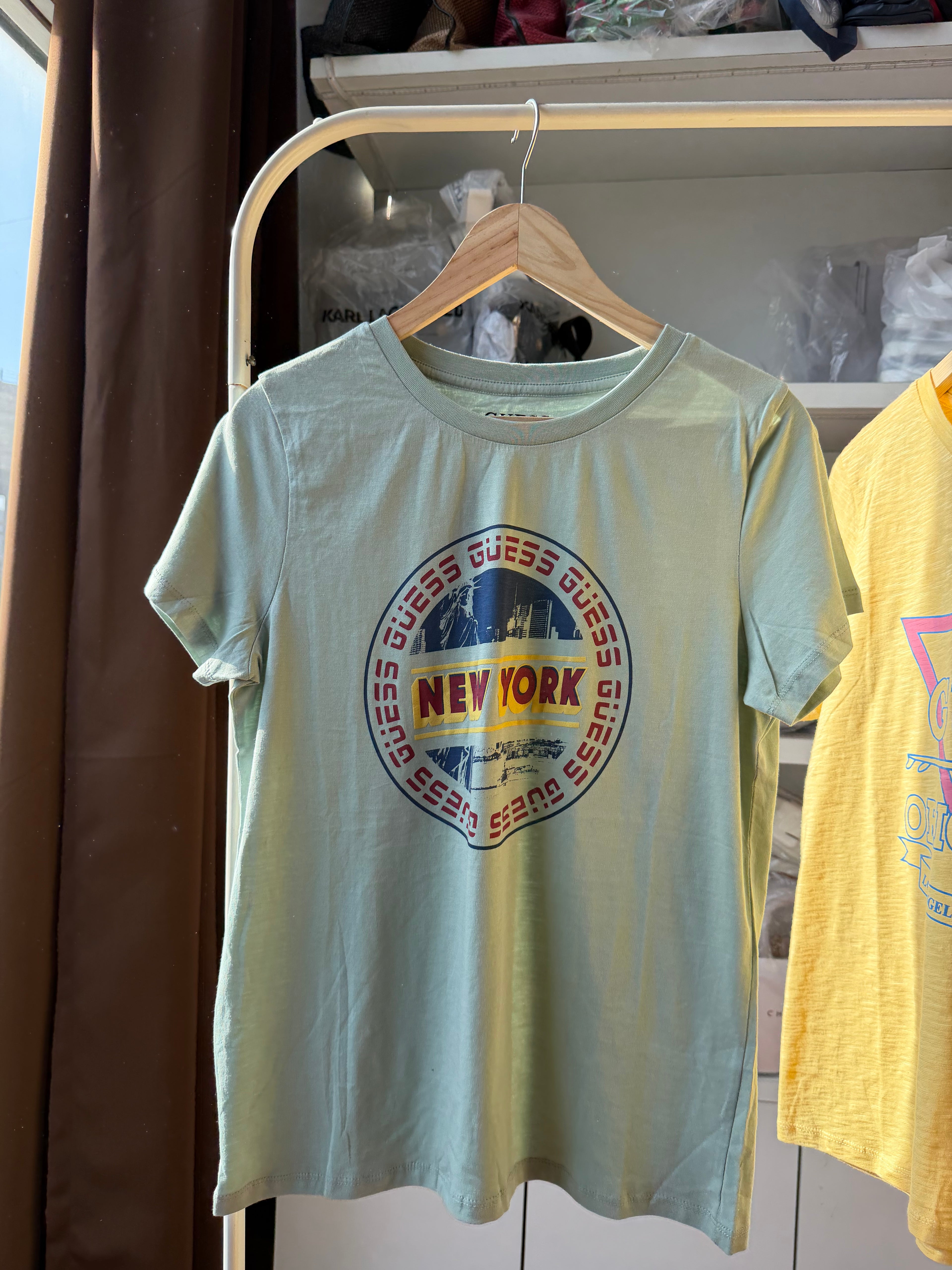 Guess tshirt
