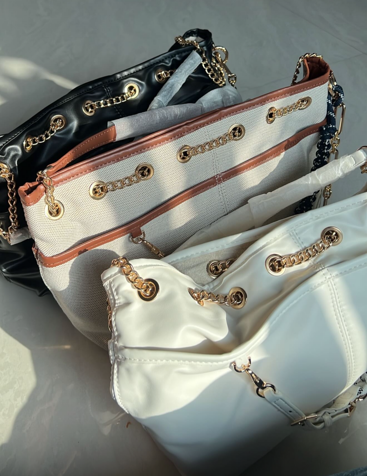 CHARLES AND KEITH BUCKET TOTE