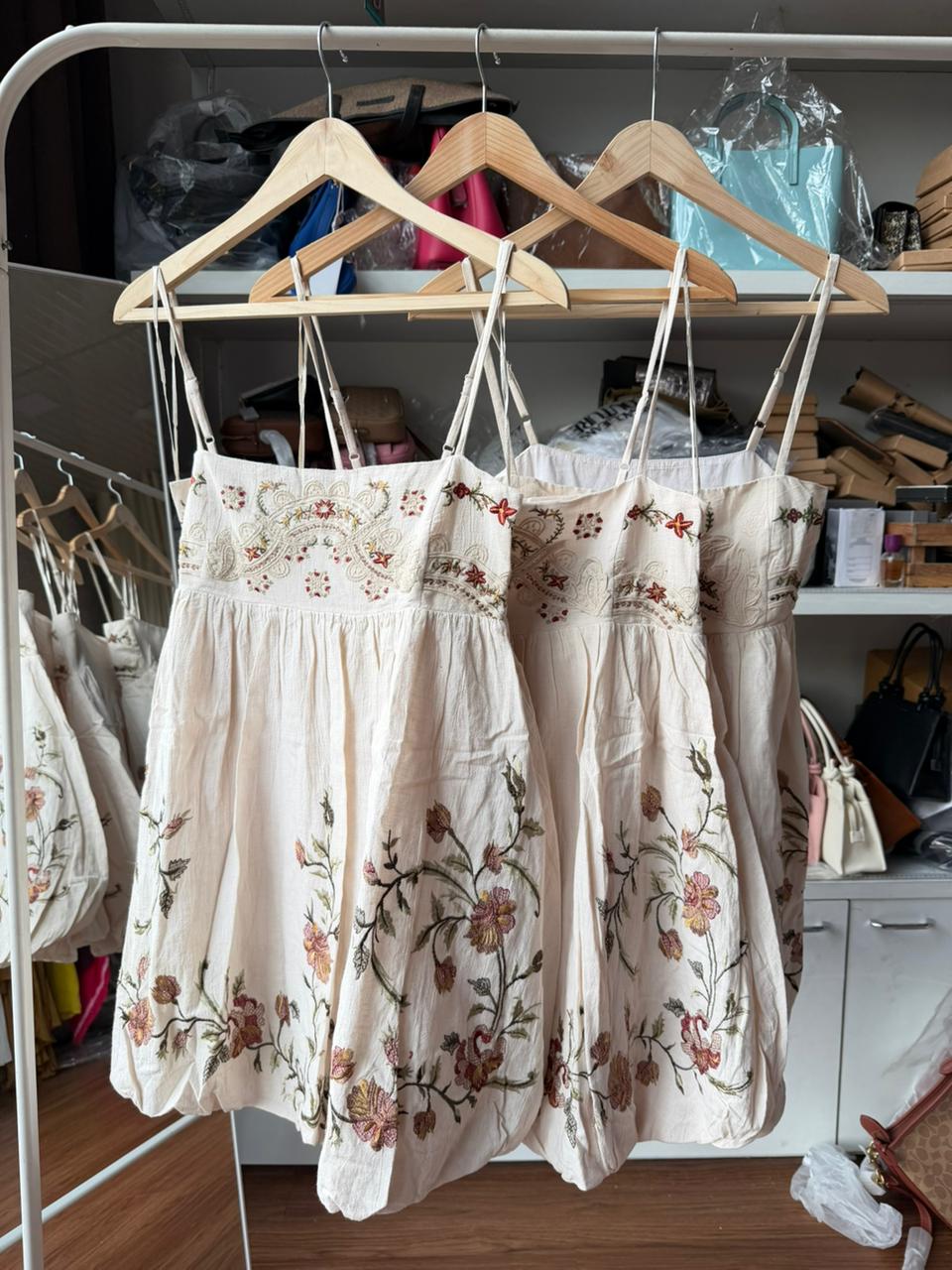 Zara linen embroidery dress